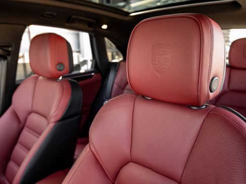 New 2026 Porsche Macan image 23