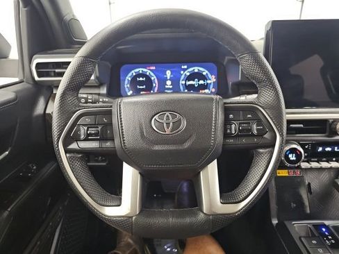 Used 2025 Toyota Tacoma Limited AWD/4WD image 19