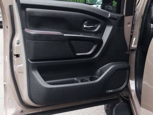 Used 2021 Nissan Titan PRO-4X w/ Pro-4x Convenience Package image 17