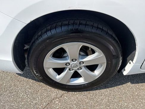 Used 2015 Toyota Sienna L image 11