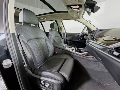 Used 2024 BMW X7 xDrive40i image 31