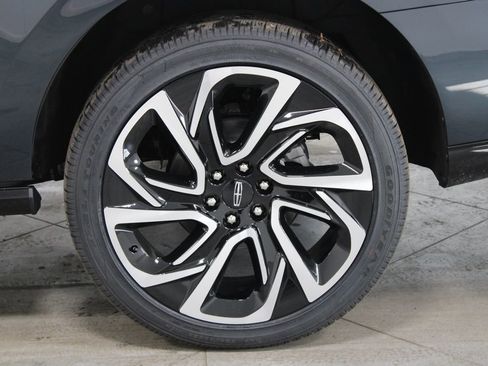 New 2026 Lincoln Navigator Reserve image 18