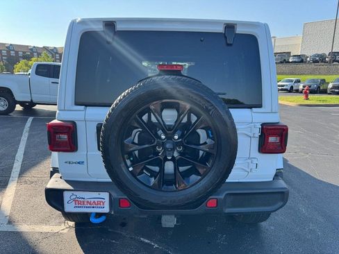 Used 2023 Jeep Wrangler Unlimited Sahara w/ Cold Weather Group AWD/4WD image 4