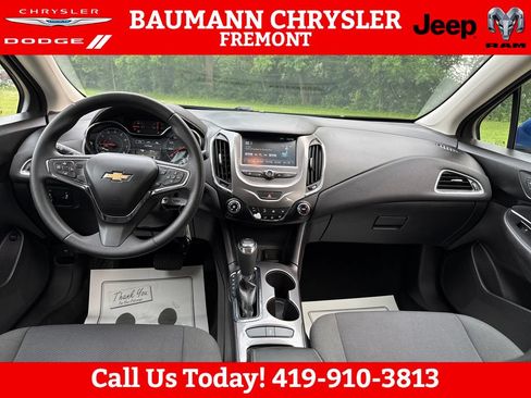 Used 2017 Chevrolet Cruze LT FWD image 12