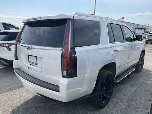 Used 2019 Cadillac Escalade Luxury AWD/4WD image 10