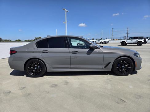 Used 2021 BMW 540i w/ M Sport Package RWD image 2