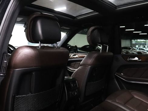 Used 2016 Mercedes-Benz GL 550 4MATIC image 17