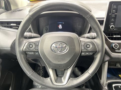 Used 2022 Toyota Corolla Cross XLE image 14