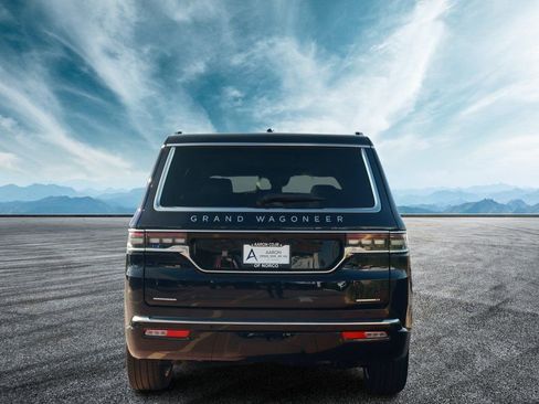 Used 2023 Jeep Grand Wagoneer Series II image 3