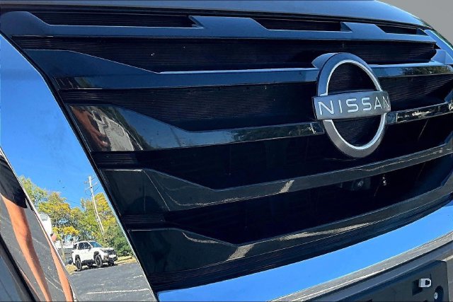 Used 2023 Nissan Pathfinder Platinum w/ Lighting Package (N93) FWD image 34