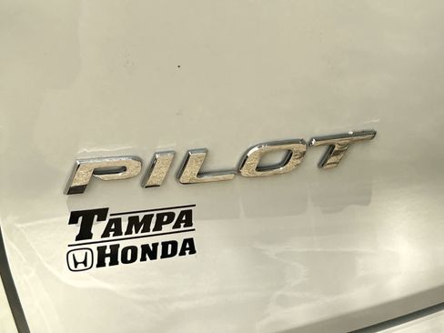 Certified 2022 Honda Pilot Sport image 8