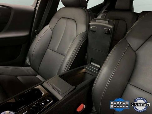 Used 2025 Volvo XC40 B5 Plus image 61