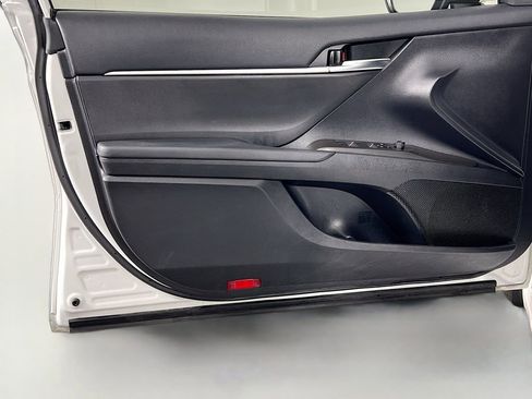 Used 2023 Toyota Camry SE w/ Cold Weather Package image 17