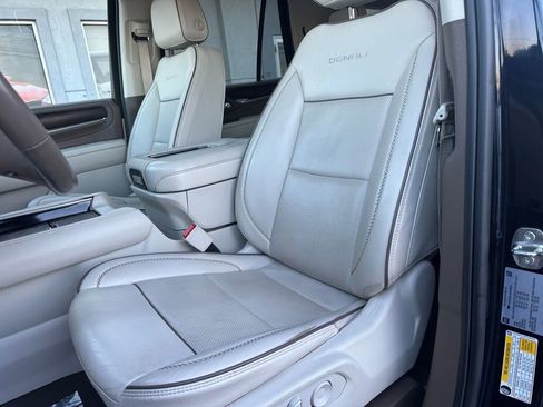Used 2023 GMC Yukon Denali image 11