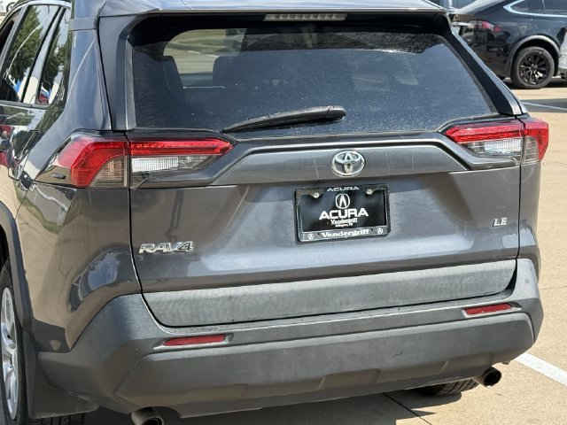 Used 2020 Toyota RAV4 LE FWD image 6