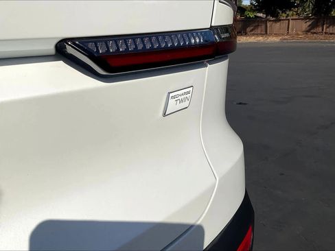 Used 2023 Volvo C40 P8 Recharge Ultimate image 11