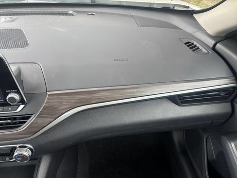 Used 2025 Nissan Altima 2.5 SV FWD image 31