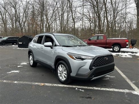 Used 2024 Toyota Corolla Cross LE image 21