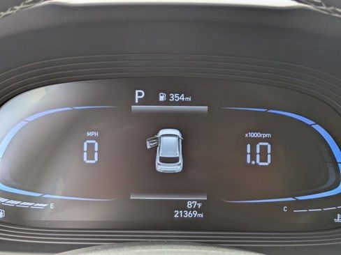 Used 2025 Hyundai Venue SEL FWD image 16