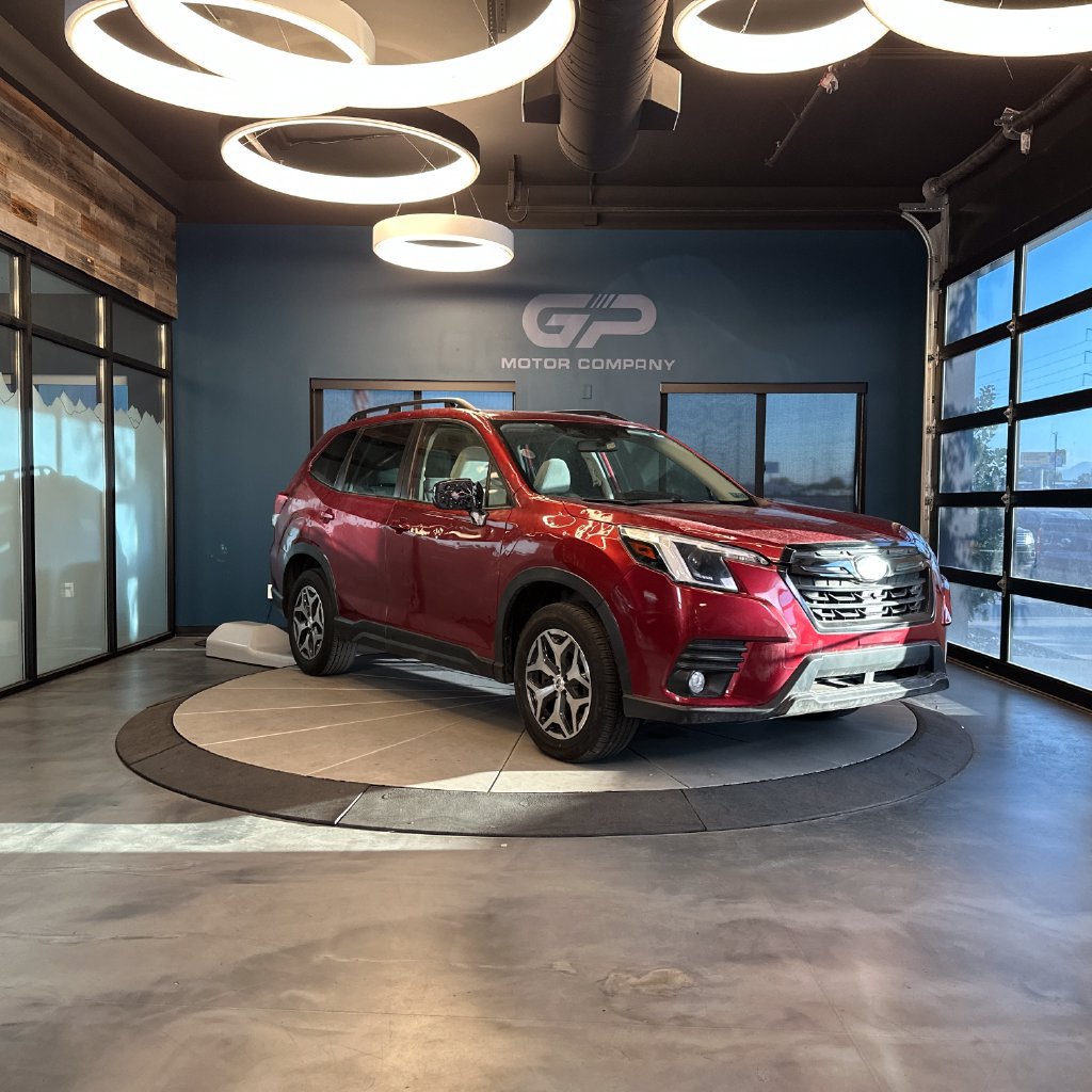 Used 2023 Subaru Forester Premium AWD/4WD image 1
