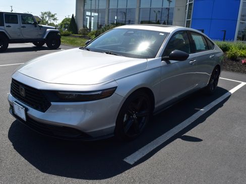 Used 2025 Honda Accord Sport image 1