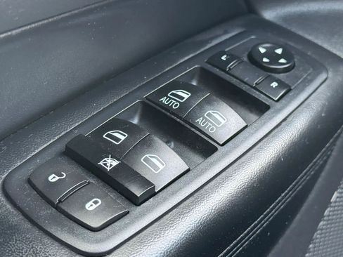 Used 2011 Jeep Grand Cherokee Limited w/ Luxury Group II image 24