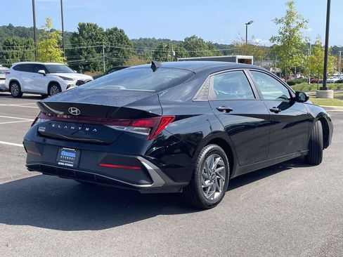 Certified 2024 Hyundai Elantra SEL FWD image 3
