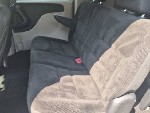 Used 2019 Dodge Grand Caravan SE FWD image 13