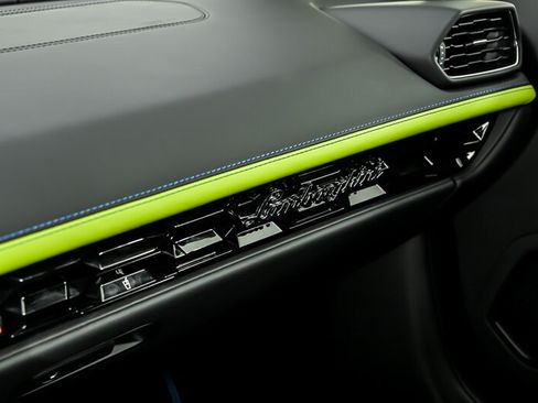 Used 2022 Lamborghini Huracan EVO RWD image 29