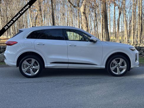 Used 2025 Audi Q5 Premium Plus w/ Premium Plus image 2