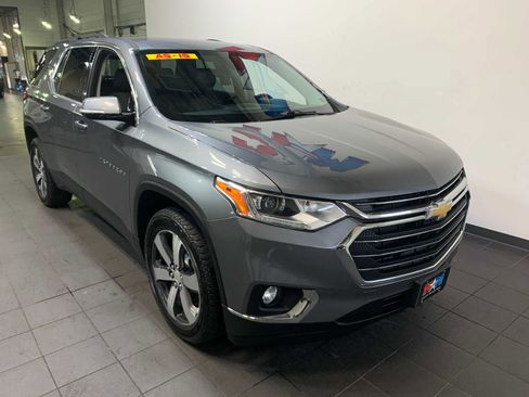 Used 2019 Chevrolet Traverse LT w/ LT Premium Package image 2