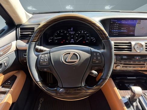 Used 2016 Lexus LS 460 w/ Comfort Package image 25