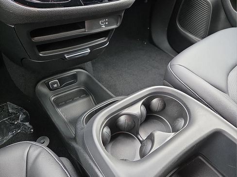 New 2026 Chrysler Pacifica Select w/ S Appearance Package image 25
