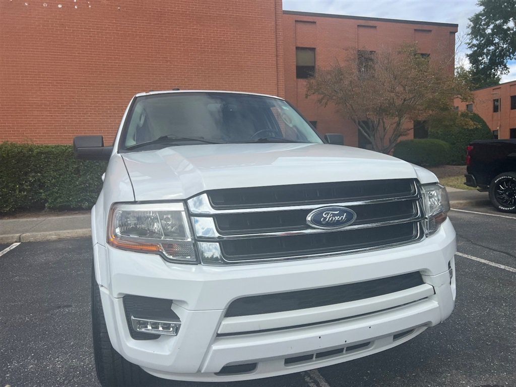 Used 2017 Ford Expedition XLT w/ Equipment Group 202A RWD image 5