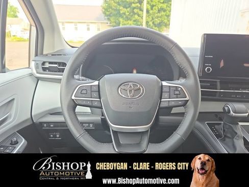 Used 2025 Toyota Sienna XLE FWD image 12
