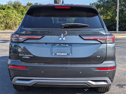 New 2025 Mitsubishi Outlander SE image 6