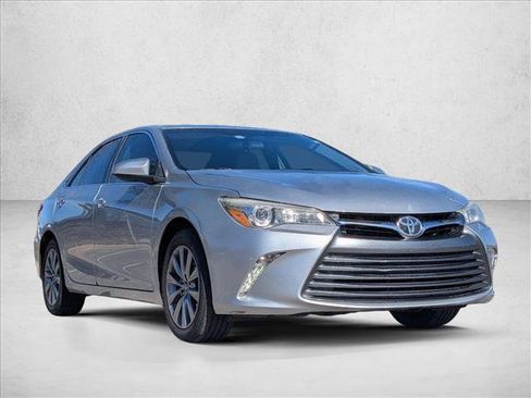 Used 2016 Toyota Camry XLE image 3