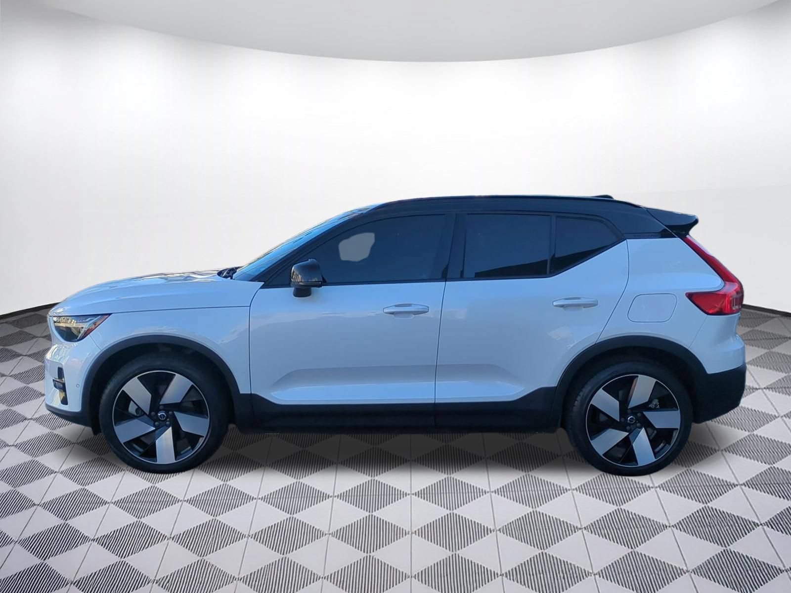 Used 2023 Volvo XC40 Recharge Ultimate AWD/4WD image 2