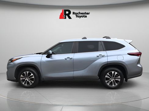 Certified 2024 Toyota Highlander XLE AWD/4WD image 4