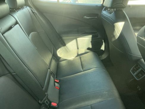Used 2019 Lexus UX 200 image 10