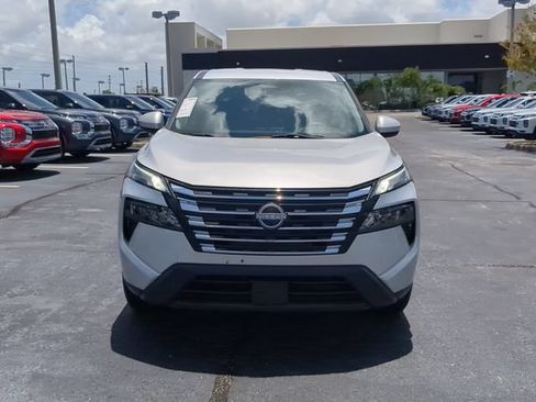 Used 2024 Nissan Rogue SV FWD image 3