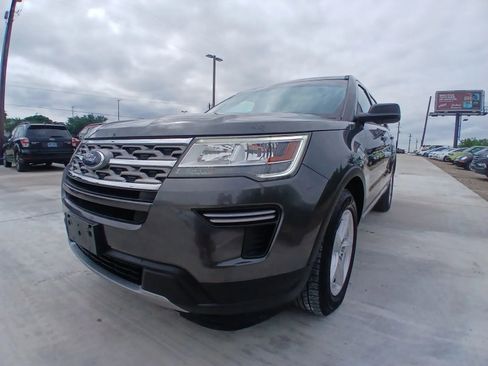 Used 2018 Ford Explorer XLT FWD image 1