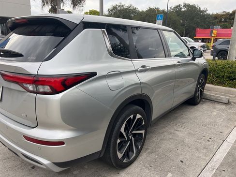 Used 2024 Mitsubishi Outlander AWD image 8