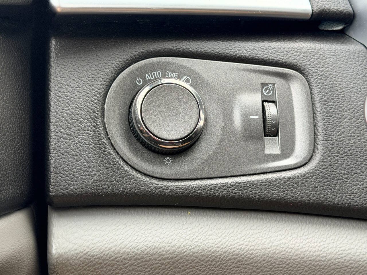 Used 2011 Cadillac SRX 2WD image 32