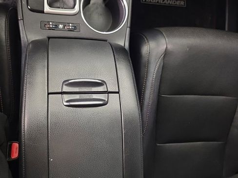 Used 2014 Toyota Highlander Limited Platinum AWD/4WD image 23