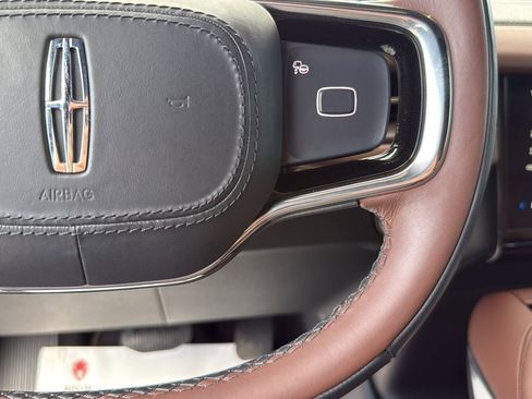 Used 2025 Lincoln Navigator Reserve AWD/4WD image 15