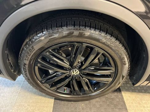 Certified 2022 Volkswagen Tiguan SE R-Line FWD image 9