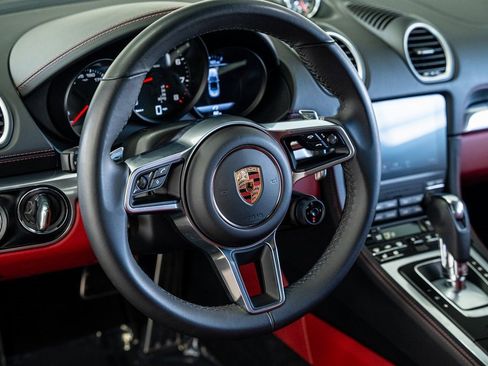 Used 2025 Porsche 718 Boxster image 36