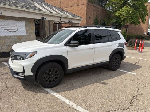 Used 2023 Honda Passport TrailSport image 4