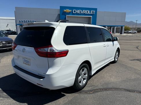 Used 2019 Toyota Sienna LE image 5
